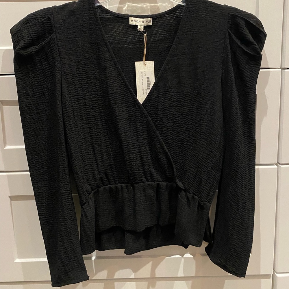 Super cute black top with puff sleeves!